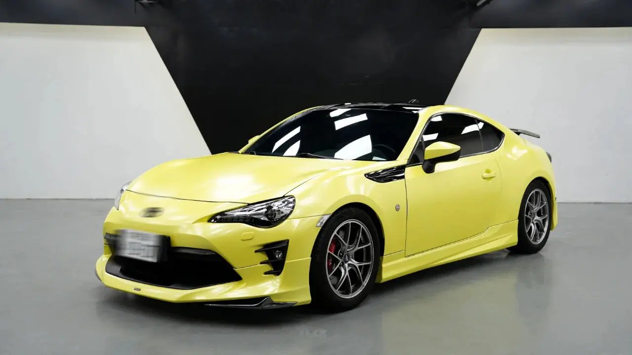 Super Gloss Light Lemon Yellow Vinyl Wrap