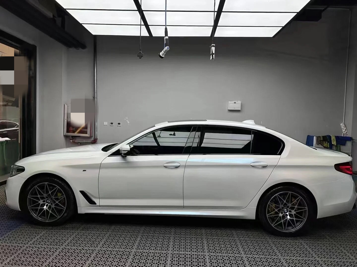 Color Shift Glitter White Blue Vinyl Wrap