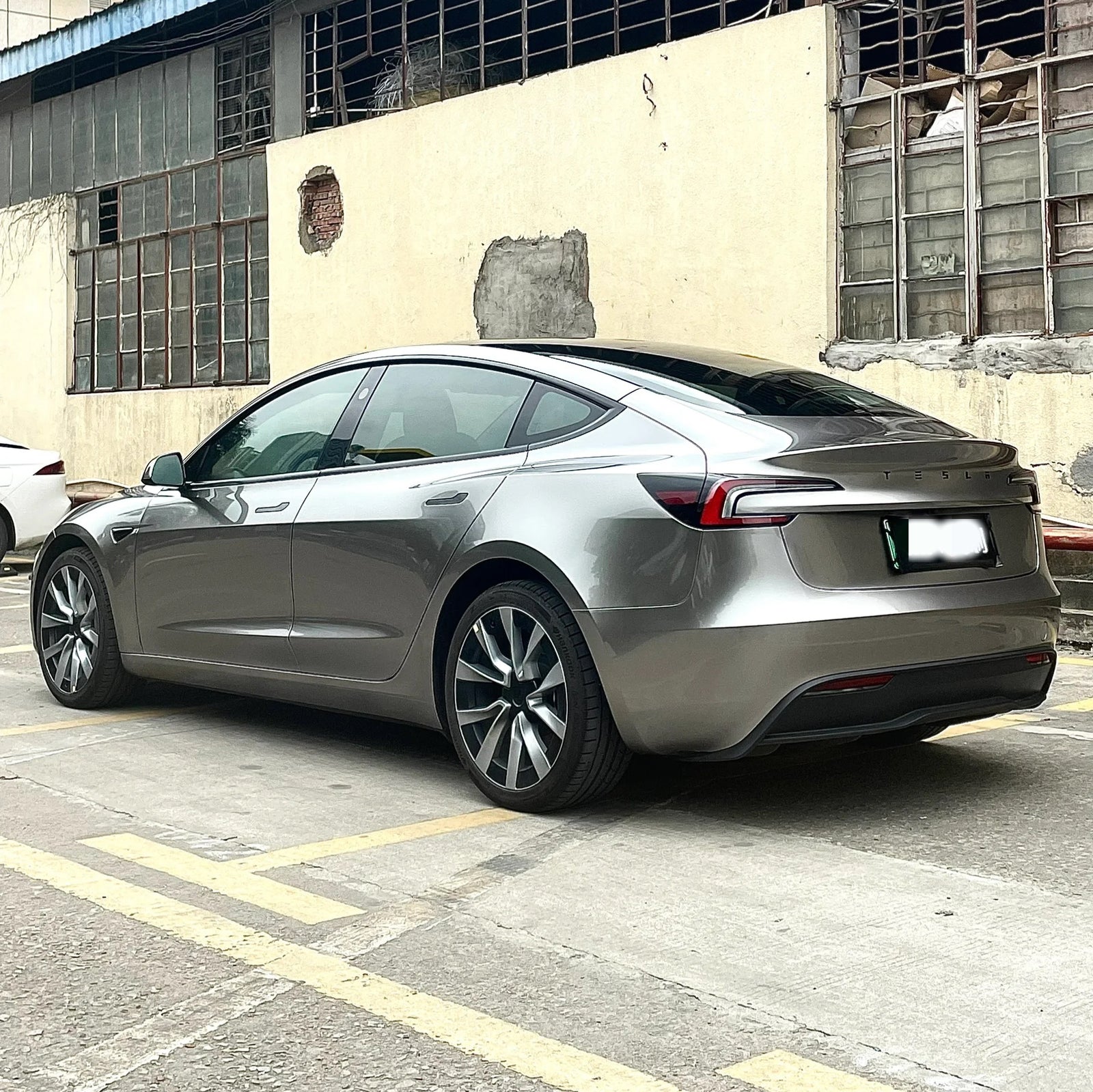 Gloss Metallic Liquid Chrome Gray Car Wrap