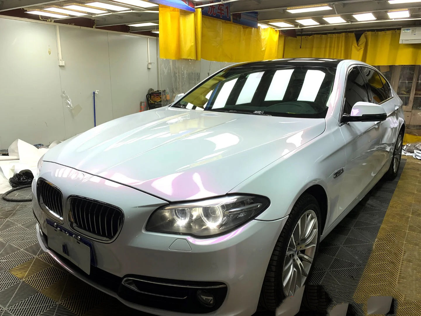 Color Shift White Red Vinyl Wrap Color